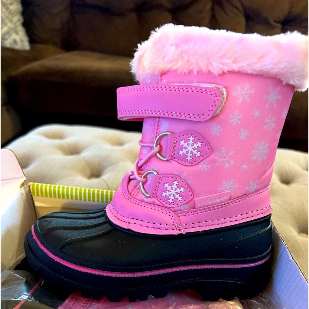 Snow boots size 10 toddler
